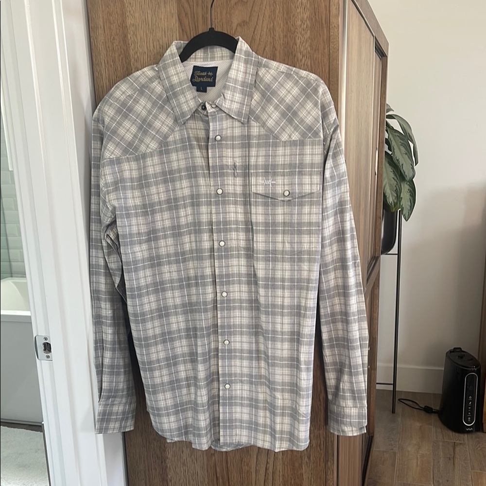Gray Casual Button Down Shirt with Lightweight Fabric